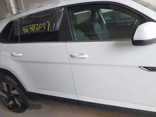 2024 Volkswagen Atlas SE with VIN 1V2KE2CA4RC208435, listed as a IAAI auction lot 42382037 with 38,693 mi miles and . Bid and sale history available at DreamBid. Image 13.