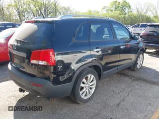 2011 Kia Sorento LX with VIN 5XYKT4A2XBG073333, listed as a IAAI auction lot 39936619 with Not Provided miles. Bid and sale history available at carsss.com. Image 4.