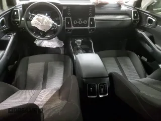 2022 Kia Sorento LX z VIN 5XYRGDLC8NG083601, wystawiony jako Copart lot #42580075 z przebiegiem 28 725 mil mil oraz Szkoda całkowita • Salvage title. Historia ofert i sprzedaży dostępna na DreamBid. Obrazek 8.
