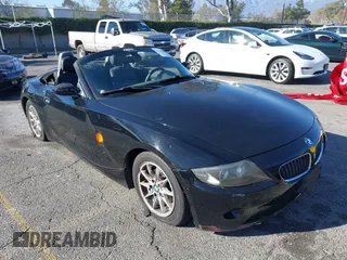 2004 BMW Z4 2.5i with VIN 4USBT33554LS52477, listed as a IAAI auction lot 41120153 with 125,585 mi miles. Bid and sale history available at carsss.com. Image 1.