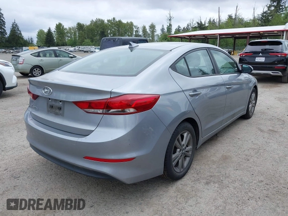 2017 Hyundai Elantra SE z VIN 5NPD84LF8HH202097, wystawiony jako IAAI lot #42283307 z przebiegiem 94 568 mil mil oraz . Historia ofert i sprzedaży dostępna na DreamBid. Obrazek 4.