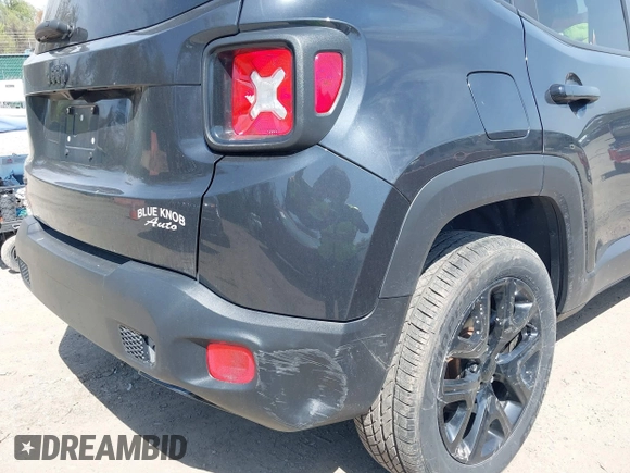 2016 Jeep Renegade Latitude with VIN ZACCJBBT0GPD04026, listed as a IAAI auction lot 42012920 with 182,076 mi miles. Bid and sale history available at carsss.com. Image 6.