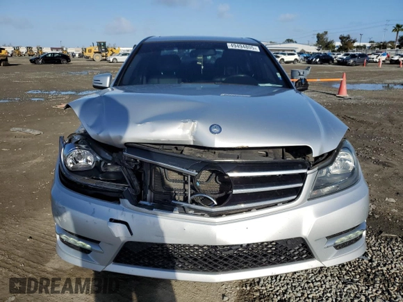 2014 Mercedes-Benz C 250 Sport z VIN WDDGF4HB6EA956715, wystawiony jako Copart lot #49494805 z przebiegiem 71 034 mil mil oraz Szkoda całkowita • Salvage title. Historia ofert i sprzedaży dostępna na DreamBid. Obrazek 5.