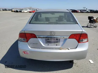2010 Honda Civic DX-VP z VIN 19XFA1F32AE080022, wystawiony jako Copart lot #57983445 z przebiegiem 154 065 mil mil oraz Szkoda całkowita • Salvage title. Historia ofert i sprzedaży dostępna na DreamBid. Obrazek 6.