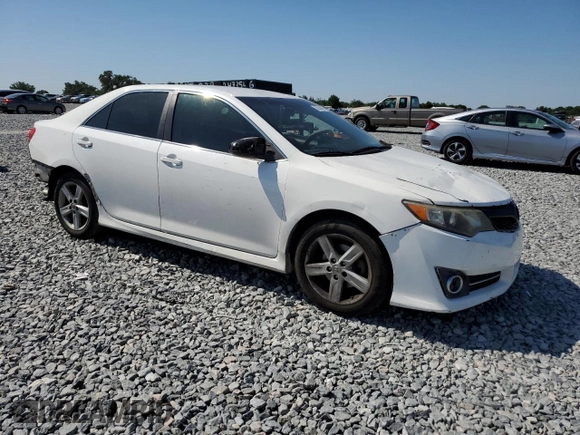 2014 Toyota Camry L with VIN 4T1BF1FK2EU322415, listed as a Copart auction lot 53624885 with 249,066 mi miles and Non Repairable. Bid and sale history available at carsss.com. Image 4.