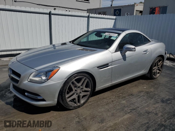 2015 Mercedes-Benz SLK 250 z VIN WDDPK4HA5FF099715, wystawiony jako Copart lot #46414085 z przebiegiem 63 532 mil mil oraz Czysty tytuł • Clean title. Historia ofert i sprzedaży dostępna na DreamBid. Obrazek 1.