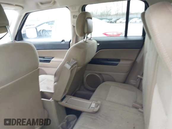 2013 Jeep Patriot Latitude with VIN 1C4NJPFB2DD233848, listed as a IAAI auction lot 41711832 with Not Provided miles. Bid and sale history available at carsss.com. Image 8.