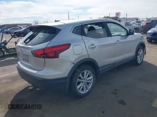 2017 Nissan Rogue S z VIN JN1BJ1CP5HW022009, wystawiony jako IAAI lot #41627266 z przebiegiem 120 966 mil mil oraz . Historia ofert i sprzedaży dostępna na DreamBid. Obrazek 4.