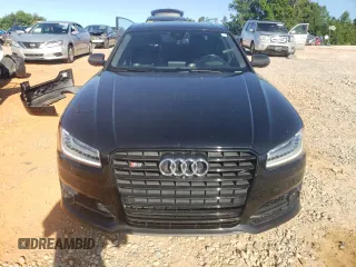 2017 Audi S8 z VIN WUAJ5AFD6HN900019, wystawiony jako Copart lot #61722034 z przebiegiem 103 356 mil mil oraz Szkody całkowita. Historia ofert i sprzedaży dostępna na DreamBid. Obrazek 5.