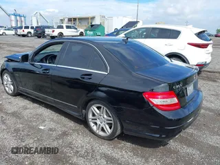 2008 Mercedes-Benz C 350 Sport z VIN WDDGF56X58F179519, wystawiony jako IAAI lot #39839375 z przebiegiem 160 482 mil mil oraz . Historia ofert i sprzedaży dostępna na DreamBid. Obrazek 3.
