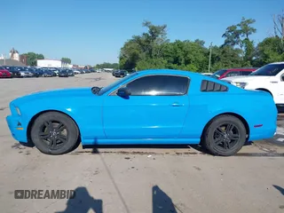 2014 Ford Mustang V6 с VIN 1ZVBP8AM0E5210769, выставлен на аукционе IAAI как лот 42537314 с пробегом 181 368 миль миль и . История ставок и продаж доступна на DreamBid. Изображение 14.