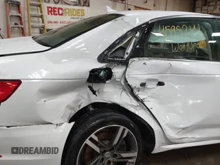 2017 Audi A4 Premium Plus z VIN WAUENAF45HN039427, wystawiony jako IAAI lot #41595241 z przebiegiem 64 605 mil mil oraz . Historia ofert i sprzedaży dostępna na DreamBid. Obrazek 17.