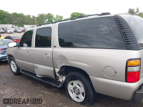 2005 Chevrolet Suburban LT z VIN 3GNEC16ZX5G197892, wystawiony jako IAAI lot #42045100 z przebiegiem 262 665 mil mil oraz . Historia ofert i sprzedaży dostępna na DreamBid. Obrazek 14.