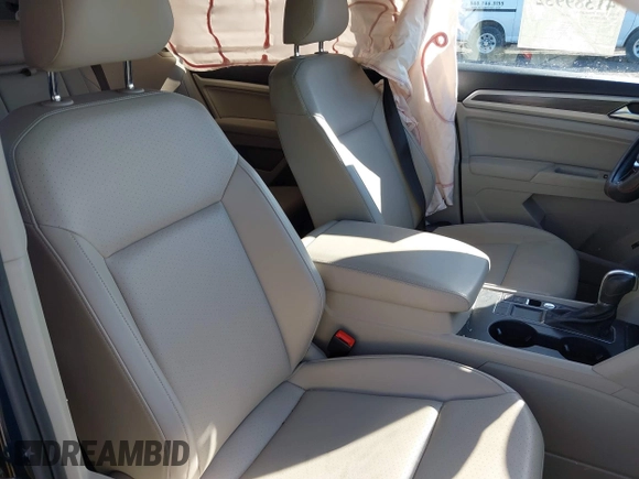 2018 Volkswagen Atlas SE with VIN 1V2DP2CA6JC592774, listed as a IAAI auction lot 41389952 with 58,546 mi miles and . Bid and sale history available at DreamBid. Image 5.