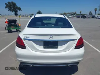 2019 Mercedes-Benz C 300 z VIN 55SWF8DB9KU309634, wystawiony jako IAAI lot #42494440 z przebiegiem 17 129 mil mil oraz . Historia ofert i sprzedaży dostępna na DreamBid. Obrazek 17.