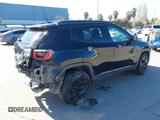 2018 Jeep Compass Latitude with VIN 3C4NJCBB3JT501939, listed as a IAAI auction lot 41670306 with 93,767 mi miles. Bid and sale history available at carsss.com. Image 4.