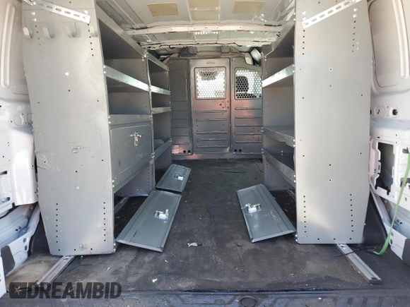 2023 Ford Transit Cargo z VIN 1FTBR1Y85PKB27419, wystawiony jako Copart lot #58053535 z przebiegiem Nie podano mil oraz Szkoda całkowita • Salvage title. Historia ofert i sprzedaży dostępna na DreamBid. Obrazek 10.