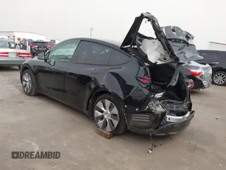 2022 Tesla Model Y Long Range z VIN 7SAYGAEE5NF428327, wystawiony jako IAAI lot #41698750 z przebiegiem 26 846 mil mil oraz . Historia ofert i sprzedaży dostępna na DreamBid. Obrazek 3.