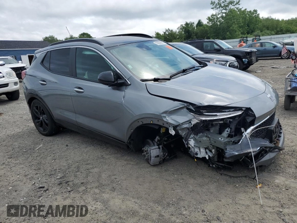 2024 Buick Encore GX Sport Touring z VIN KL4AMESL5RB161968, wystawiony jako Copart lot #59339945 z przebiegiem Nie podano mil oraz Szkoda całkowita • Salvage title. Historia ofert i sprzedaży dostępna na DreamBid. Obrazek 4.