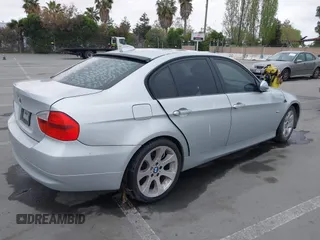 2007 BMW 3 Series 328i with VIN WBAVC53597FZ70807, listed as a IAAI auction lot 42078844 with 187,958 mi miles and . Bid and sale history available at carsss.com. Image 4.