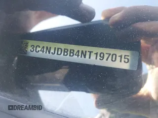 2022 Jeep Compass Latitude z VIN 3C4NJDBB4NT197015, wystawiony jako IAAI lot #42074901 z przebiegiem 61 498 mil mil oraz . Historia ofert i sprzedaży dostępna na DreamBid. Obrazek 17.