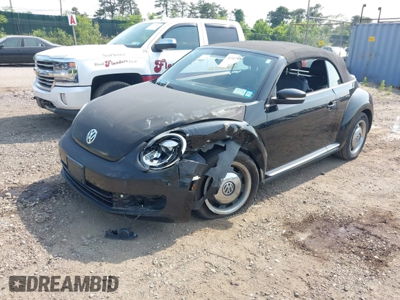 2013 Volkswagen Beetle 2.5L z VIN 3VW5X7AT5DM805978, wystawiony jako IAAI lot #42429397 z przebiegiem 62 408 mil mil oraz . Historia ofert i sprzedaży dostępna na DreamBid. Obrazek 17.