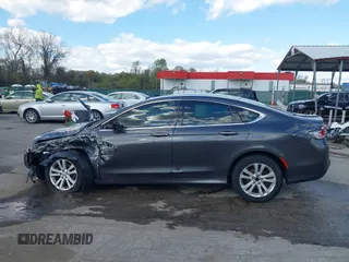 2015 Chrysler 200 Limited z VIN 1C3CCCAB3FN608357, wystawiony jako IAAI lot #42054234 z przebiegiem 151 694 mil mil oraz . Historia ofert i sprzedaży dostępna na DreamBid. Obrazek 14.