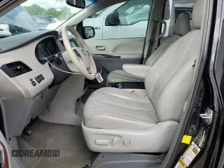 2012 Toyota Sienna XLE AAS z VIN 5TDYK3DC9CS271157, wystawiony jako Copart lot #55418065 z przebiegiem 172 988 mil mil oraz Nie do naprawy • Non repairable. Historia ofert i sprzedaży dostępna na DreamBid. Obrazek 7.