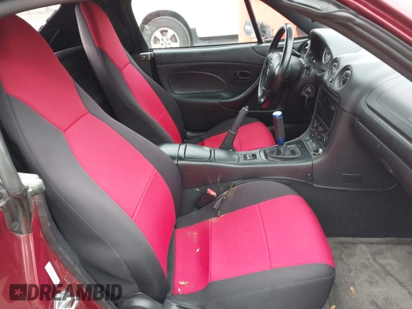 2003 Mazda MX-5 Miata Cloth z VIN JM1NB353X30308589, wystawiony jako IAAI lot #41454795 z przebiegiem 110 940 mil mil oraz . Historia ofert i sprzedaży dostępna na DreamBid. Obrazek 8.
