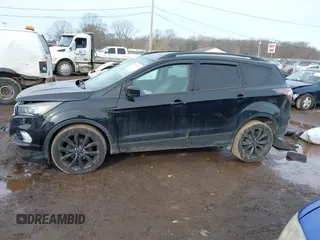 2017 Ford Escape SE with VIN 1FMCU0GD4HUA76833, listed as a IAAI auction lot 41642460 with 116,435 mi miles. Bid and sale history available at carsss.com. Image 14.