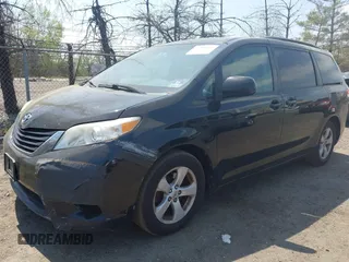2011 Toyota Sienna LE AAS with VIN 5TDKK3DC4BS173688, listed as a IAAI auction lot 42106211 with 282,301 mi miles. Bid and sale history available at carsss.com. Image 17.