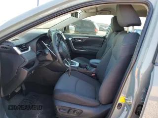2021 Toyota RAV4 XLE with VIN 2T3W1RFV7MW109538, listed as a Copart auction lot 46489895 with 33,932 mi miles and Salvage Title. Bid and sale history available at carsss.com. Image 7.