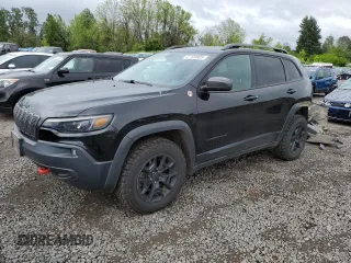 2019 Jeep Cherokee Trailhawk z VIN 1C4PJMBX4KD121641, wystawiony jako Copart lot #57128905 z przebiegiem 129 206 mil mil oraz Szkoda całkowita • Salvage title. Historia ofert i sprzedaży dostępna na DreamBid. Obrazek 1.