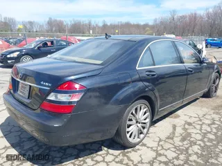 2009 Mercedes-Benz S-Class 5.5L V8 with VIN WDDNG86X39A281373, listed as a IAAI auction lot 42032509 with 197,221 mi miles. Bid and sale history available at carsss.com. Image 4.