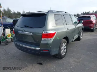 2011 Toyota Highlander with VIN 5TDBK3EH0BS065899, listed as a IAAI auction lot 41281584 with 177,497 mi miles. Bid and sale history available at carsss.com. Image 4.