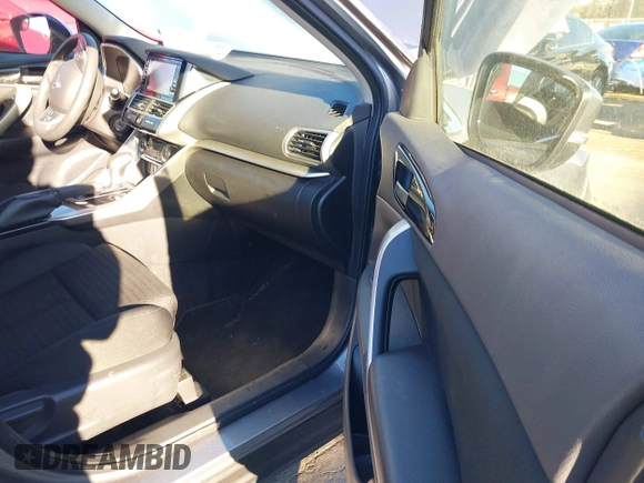 2020 Mitsubishi Eclipse Cross ES z VIN JA4AS3AA2LZ037293, wystawiony jako IAAI lot #41313547 z przebiegiem 39 051 mil mil oraz . Historia ofert i sprzedaży dostępna na DreamBid. Obrazek 5.