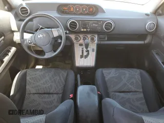 2013 Scion xB z VIN JTLZE4FE8DJ033819, wystawiony jako Copart lot #55435525 z przebiegiem 153 103 mil mil oraz Szkody całkowita. Historia ofert i sprzedaży dostępna na DreamBid. Obrazek 8.
