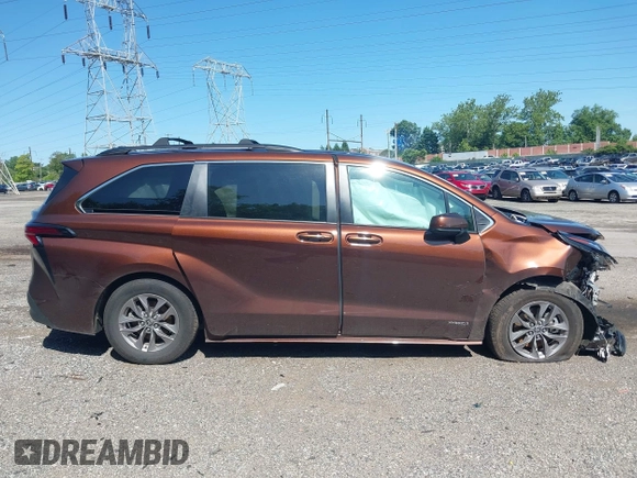 2021 Toyota Sienna LE z VIN 5TDKRKEC0MS062918, wystawiony jako IAAI lot #42382540 z przebiegiem 54 271 mil mil oraz . Historia ofert i sprzedaży dostępna na DreamBid. Obrazek 14.