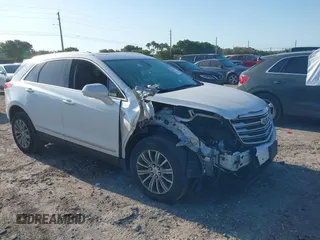 2017 Cadillac XT5 Luxury AWD z VIN 1GYKNDRS8HZ203273, wystawiony jako IAAI lot #42010333 z przebiegiem 98 216 mil mil oraz . Historia ofert i sprzedaży dostępna na DreamBid. Obrazek 1.