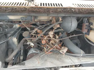 1983 Chevrolet Chevy Van z VIN 2GBEG25H9D4158345, wystawiony jako IAAI lot #41936449 z przebiegiem 17 406 mil mil oraz . Historia ofert i sprzedaży dostępna na DreamBid. Obrazek 10.