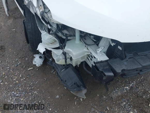 2015 Toyota Camry XLE with VIN 4T4BF1FK0FR479688, listed as a IAAI auction lot 41717801 with 131,365 mi miles. Bid and sale history available at carsss.com. Image 17.