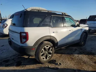 2022 Ford Bronco Sport Outer Banks z VIN 3FMCR9C6XNRD66333, wystawiony jako Copart lot #83121584 z przebiegiem 43 994 mil mil oraz Szkoda całkowita • Salvage title. Historia ofert i sprzedaży dostępna na DreamBid. Obrazek 3.