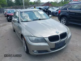 2009 BMW 3 Series 328i xDrive z VIN WBAPK53599A511983, wystawiony jako IAAI lot #42414508 z przebiegiem 164 130 mil mil oraz . Historia ofert i sprzedaży dostępna na DreamBid. Obrazek 1.