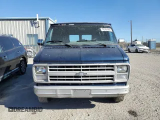 1988 Chevrolet Chevy Van z VIN 1GCEG25H5J7124768, wystawiony jako Copart lot #76781664 z przebiegiem 86 588 mil mil oraz Tytuł czysty. Historia ofert i sprzedaży dostępna na DreamBid. Obrazek 5.