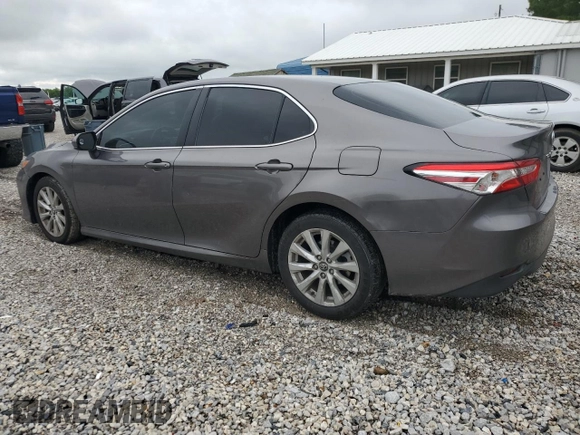 2018 Toyota Camry LE z VIN 4T1B11HK6JU092755, wystawiony jako Copart lot #59233625 z przebiegiem 110 467 mil mil oraz Szkoda całkowita • Salvage title. Historia ofert i sprzedaży dostępna na DreamBid. Obrazek 2.