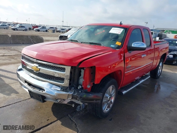 2013 Chevrolet Silverado 1500 LT with VIN 1GCRCSE05DZ286934, listed as a IAAI auction lot 41522331 with 152,077 mi miles. Bid and sale history available at carsss.com. Image 2.
