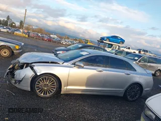 2015 Lincoln MKZ Hybrid z VIN 3LN6L2LU7FR614253, wystawiony jako IAAI lot #40872678 z przebiegiem 185 637 mil mil oraz . Historia ofert i sprzedaży dostępna na DreamBid. Obrazek 14.