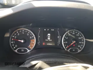 2021 Jeep Renegade Sport with VIN ZACNJCAB8MPM95324, listed as a Copart auction lot 52520685 with 10,733 mi miles and Non repairable. Bid and sale history available at DreamBid. Image 9.