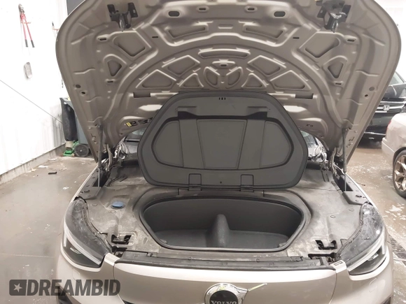 2023 Volvo XC40 Ultimate with VIN YV4ED3UM1P2023016, listed as a IAAI auction lot 42190298 with 22,862 mi miles and . Bid and sale history available at DreamBid. Image 10.