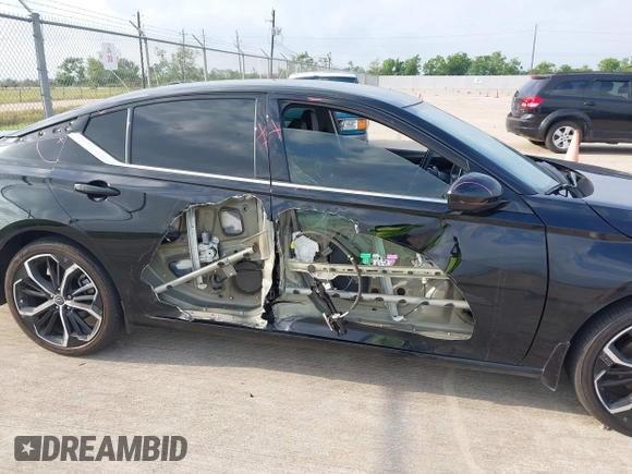2024 Nissan Altima SR with VIN 1N4BL4CV1RN424324, listed as a IAAI auction lot 42080315 with 19,510 mi miles and . Bid and sale history available at DreamBid. Image 6.